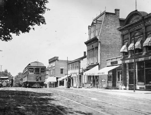Historic view of a southbound C&LE car and tracks on Hamilton Avenue between Kinney Avenue and Compton Road in Mt. Healthy
