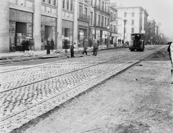 Historic photo of streetcar and road reconstruction at Main and Central Parkway in 1926