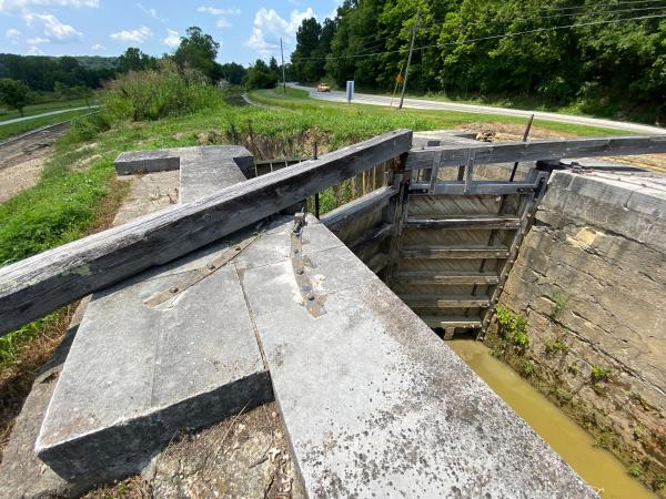 Detail of Whitewater Canal lock 24 east of Metamora along US-52