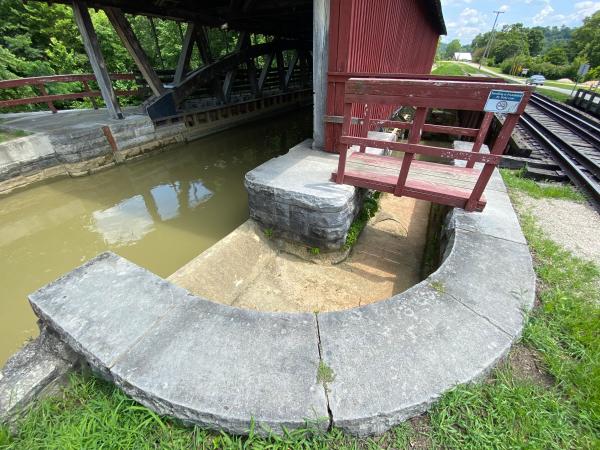Detail of the Duck Creek aqueduct spillway.