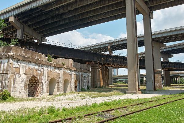 The C&O viaduct and Big Four tracks at the approach to Central Union Depot