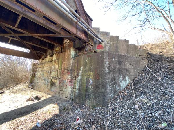 Close-up of the Cincinnati & Whitewater Canal aqueduct abutment on the west side of the I&O CIND, former Big Four, Great Miami River bridge in Cleves