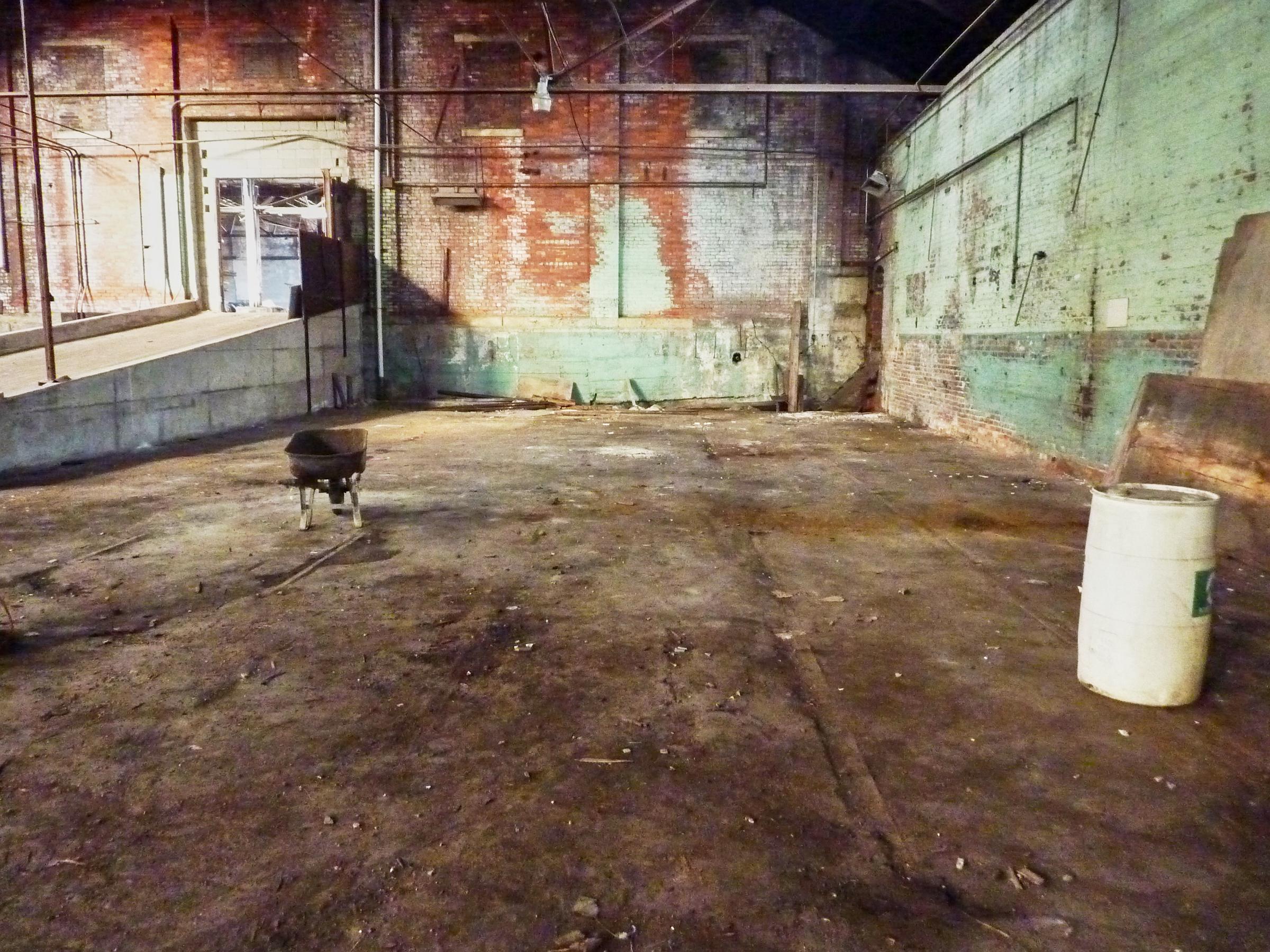 0040_Avondalecartracksmainbuilding10-30-11