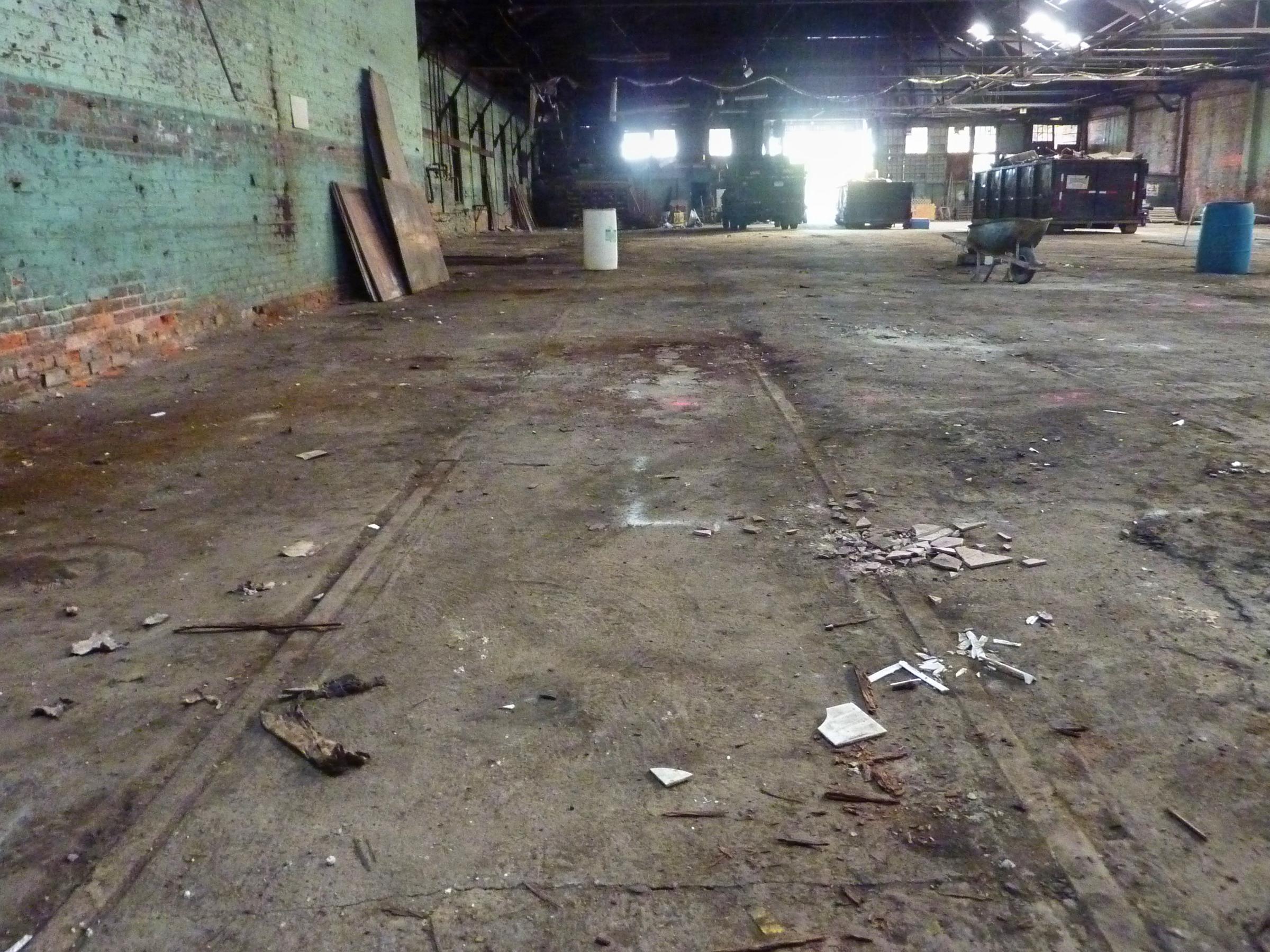 0041_AvondaletowardsKinseycartracksvisible10-30-11