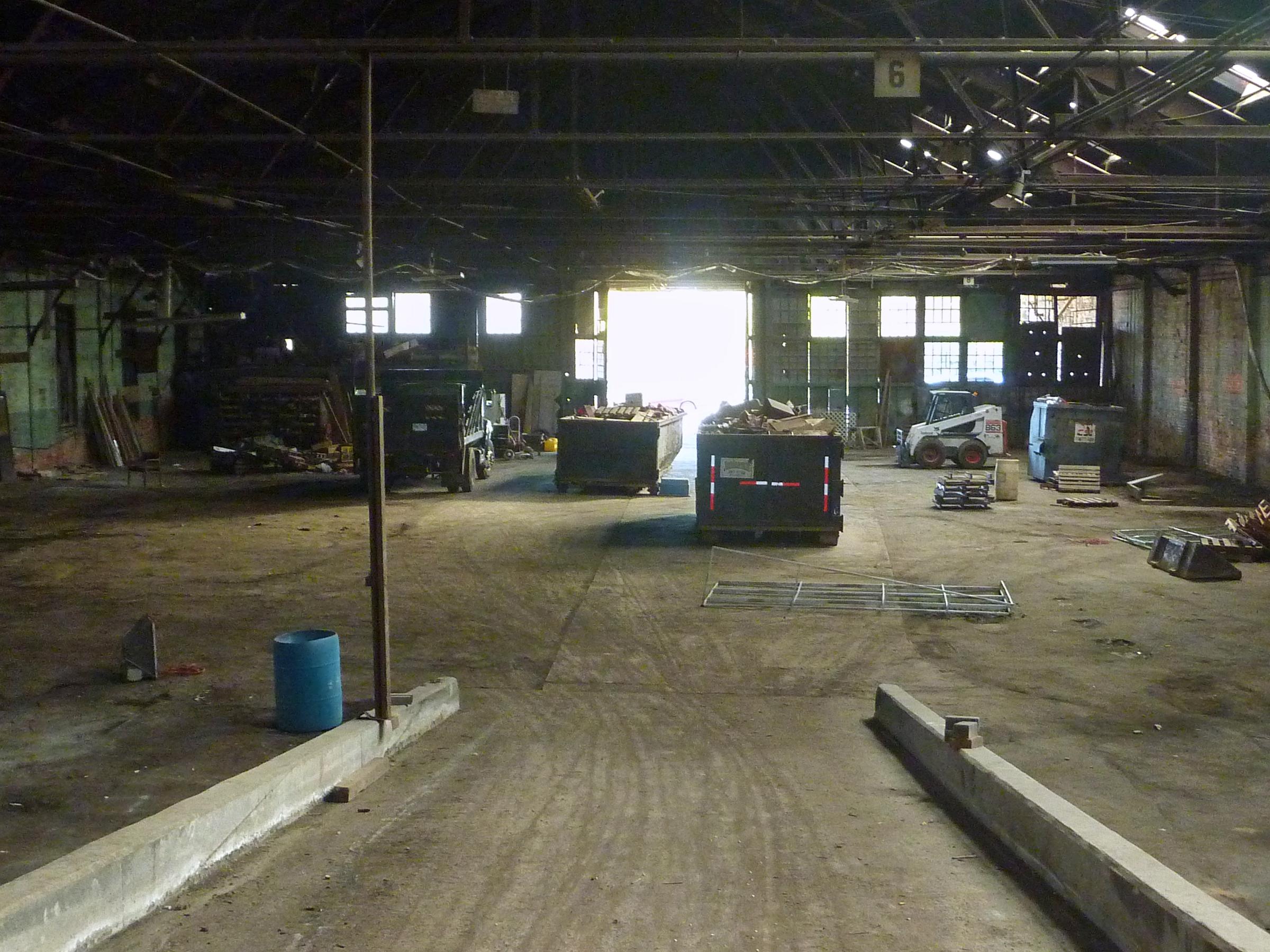 0043_AvondalelookingtowardsKinseyAve_Streetcarparkingnote_6denotingalane