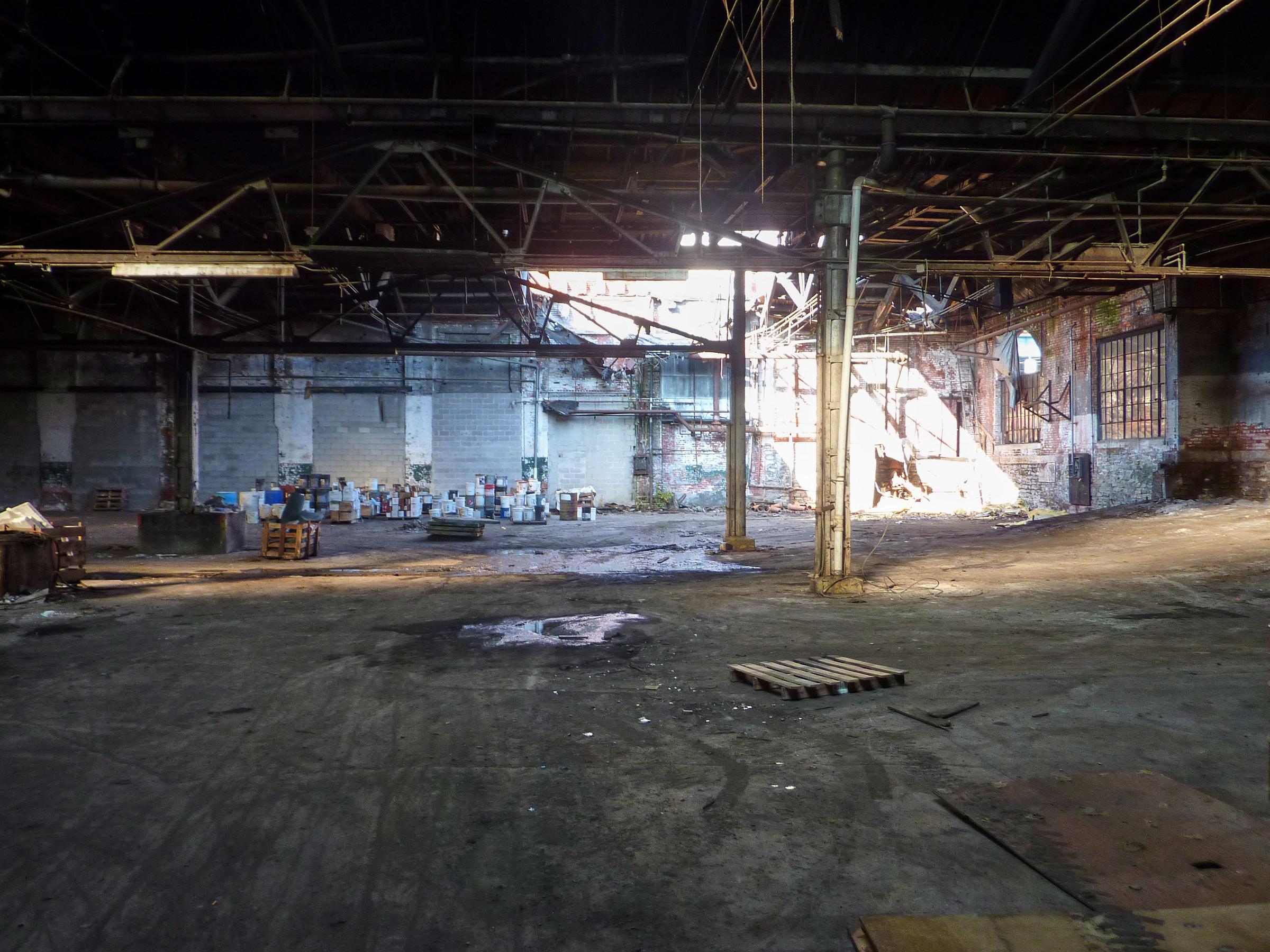 0046_Avondaleupperbarnwherebuseswerehoused10-30-11