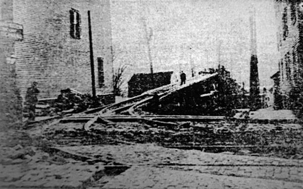 Historic photo of track construction on the Donham Avenue Viaduct at Eastern Avenue in Columbia-Tusculum in 1903