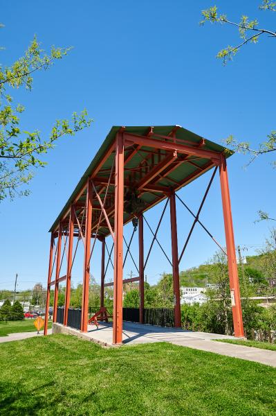 Restored loading crane at the CG&P Carrel Street terminal