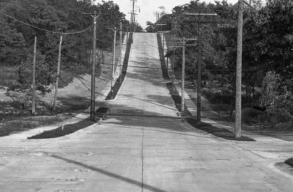 Close-up view of the previous historic Photo of the CG&P crossing Cambridge Street in Mt. Washington