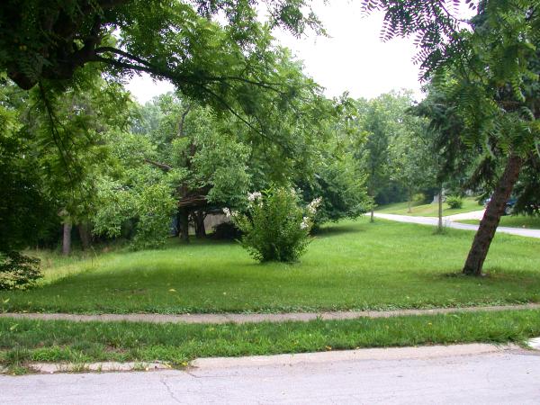 CG&P ROW at Cambridge Avenue along Parnell Avenue in Mt. Washington.