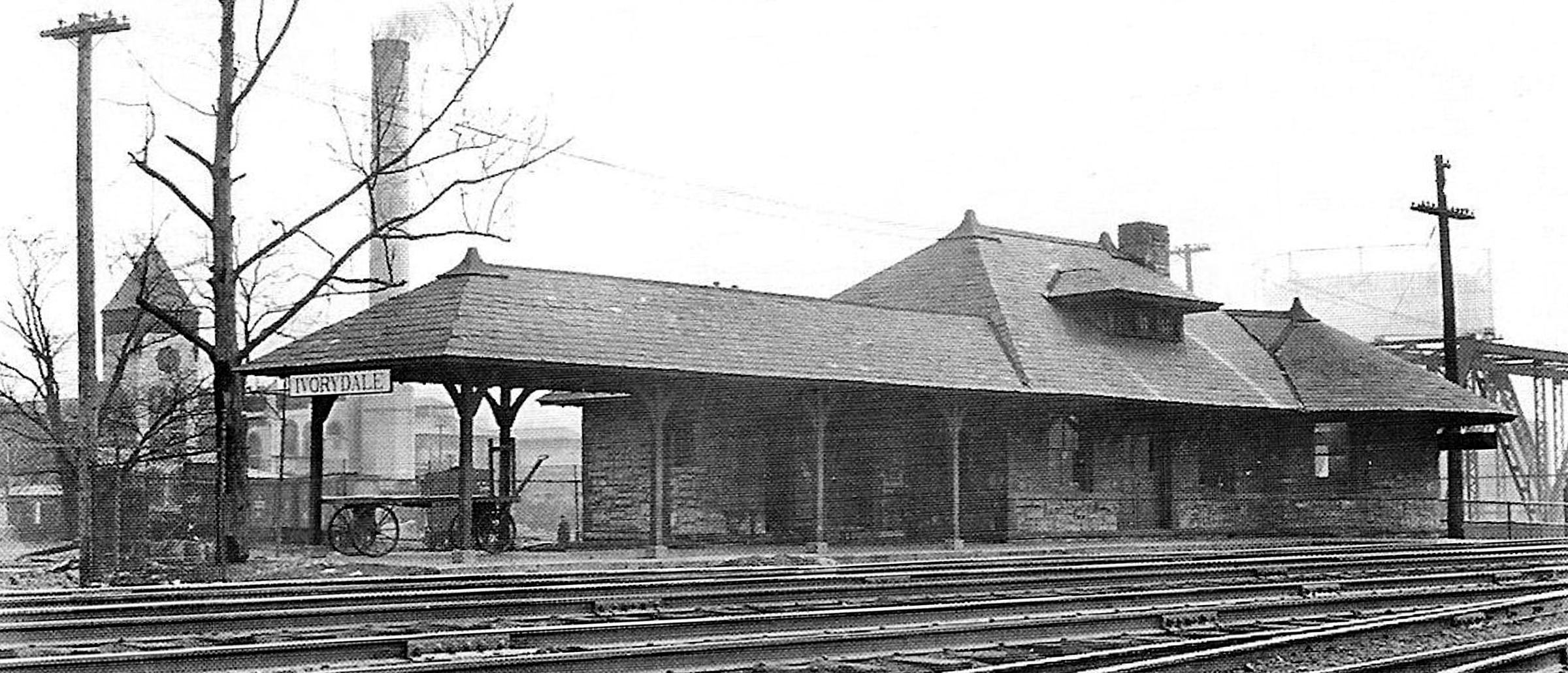 0077_IvorydaleStationinfrontofPG-1918