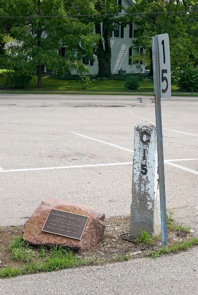 Old and new 15 mile markers at the Glendale Station