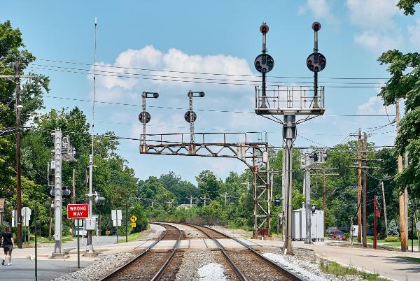 Signals flanking Sharon Road in Glendale