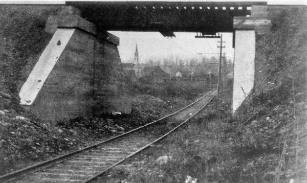 Historic photo of the CL&A underpass at the Big Four Railroad in Elizabethtown