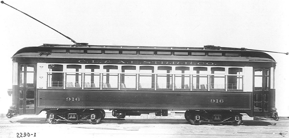 Cincinnati,
              Lawrenceburg & Aurora Electric Street Railroad
              Lightweight Cincinnati Car company Car 1918