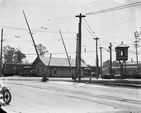 Historic photo of streetcar tracks on Harris Avenue in Norwood a