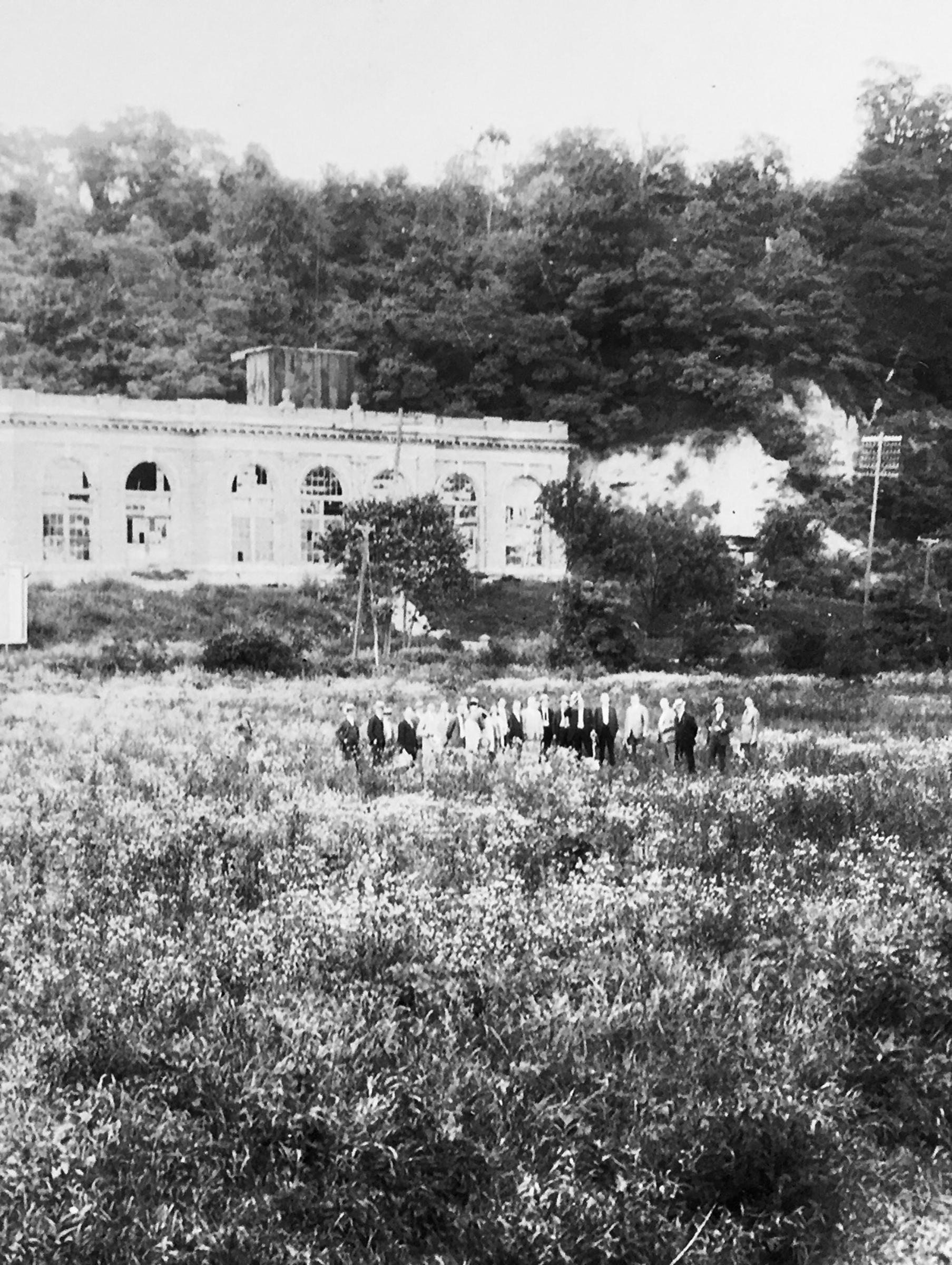 0025_BreakinggroundConeyIsland’sSunlitePool_1924_FromtheConeyIslandArchivescourtesyofCharlieFlatt_