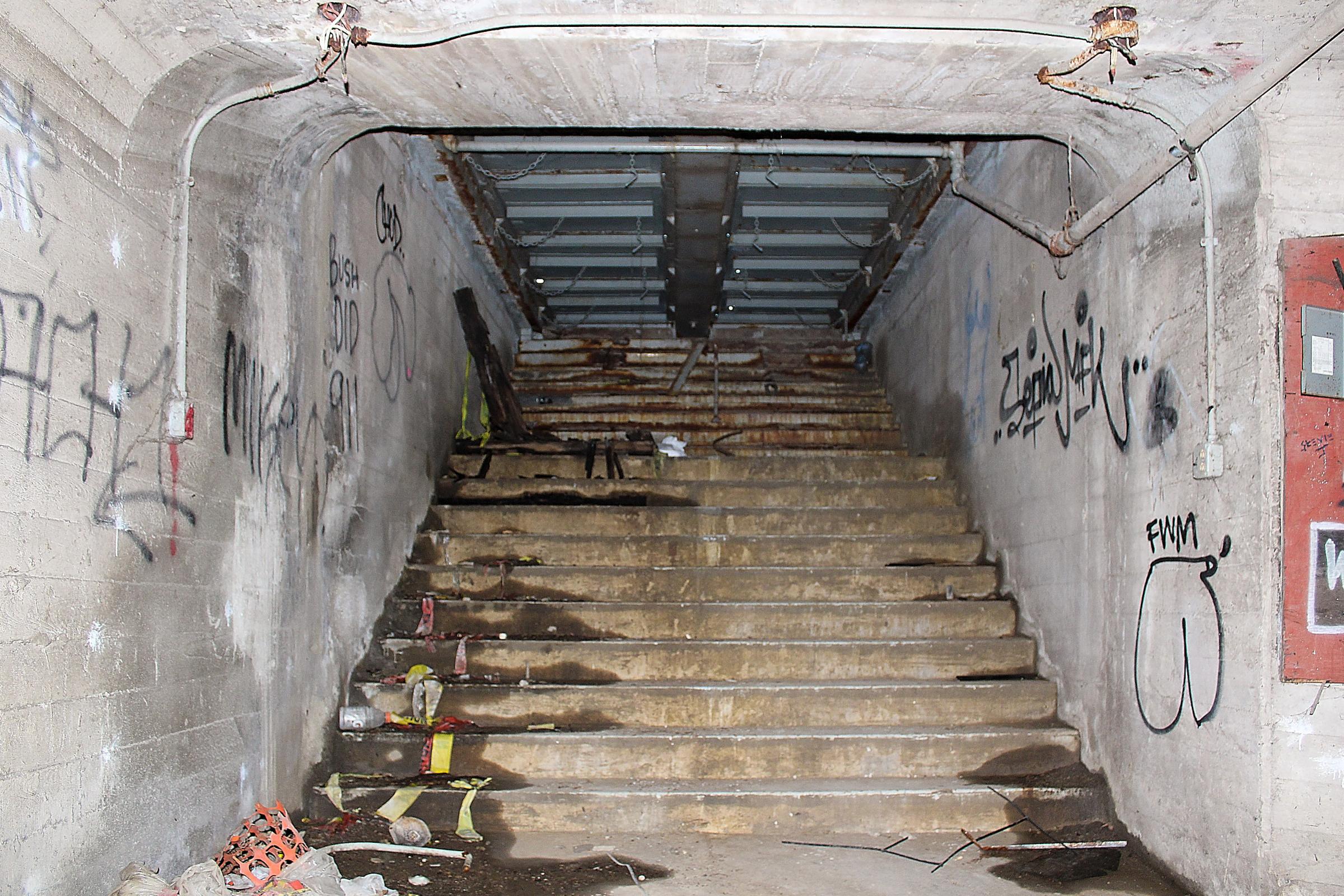 0040_Liberty_st_station_entrance