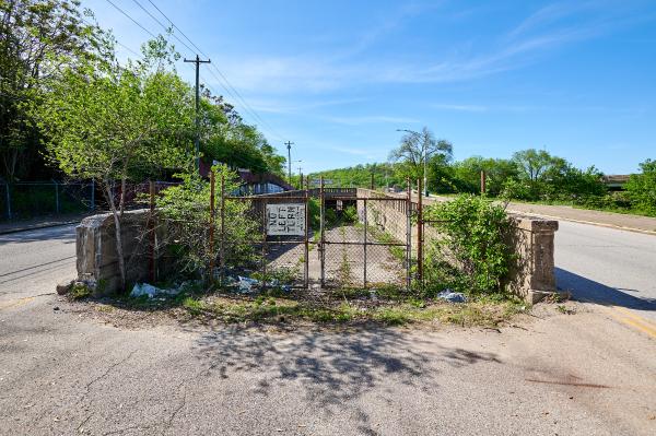 Abandoned Western Hills Viaduct streetcar ramp from the lower deck to State Avenue