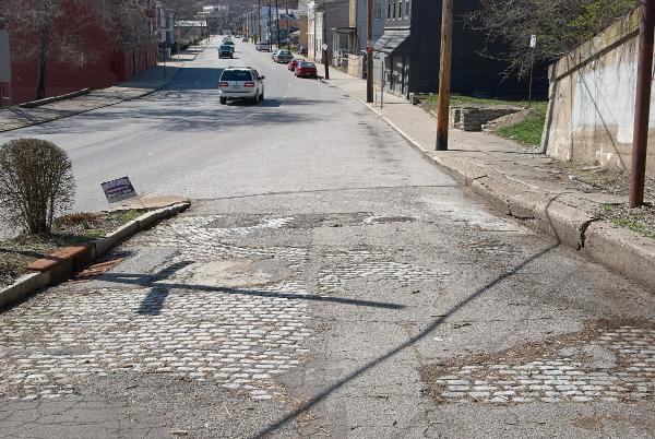 Torrence Road starting its climb from Eastern Avenue/Riverside Drive