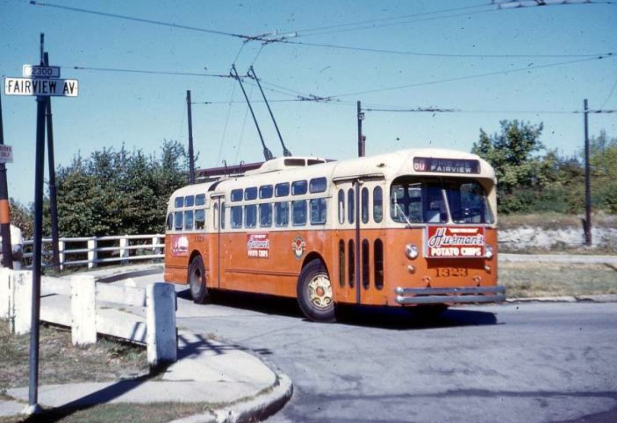 Cincinnati Trolleybus at the Fairview Loop