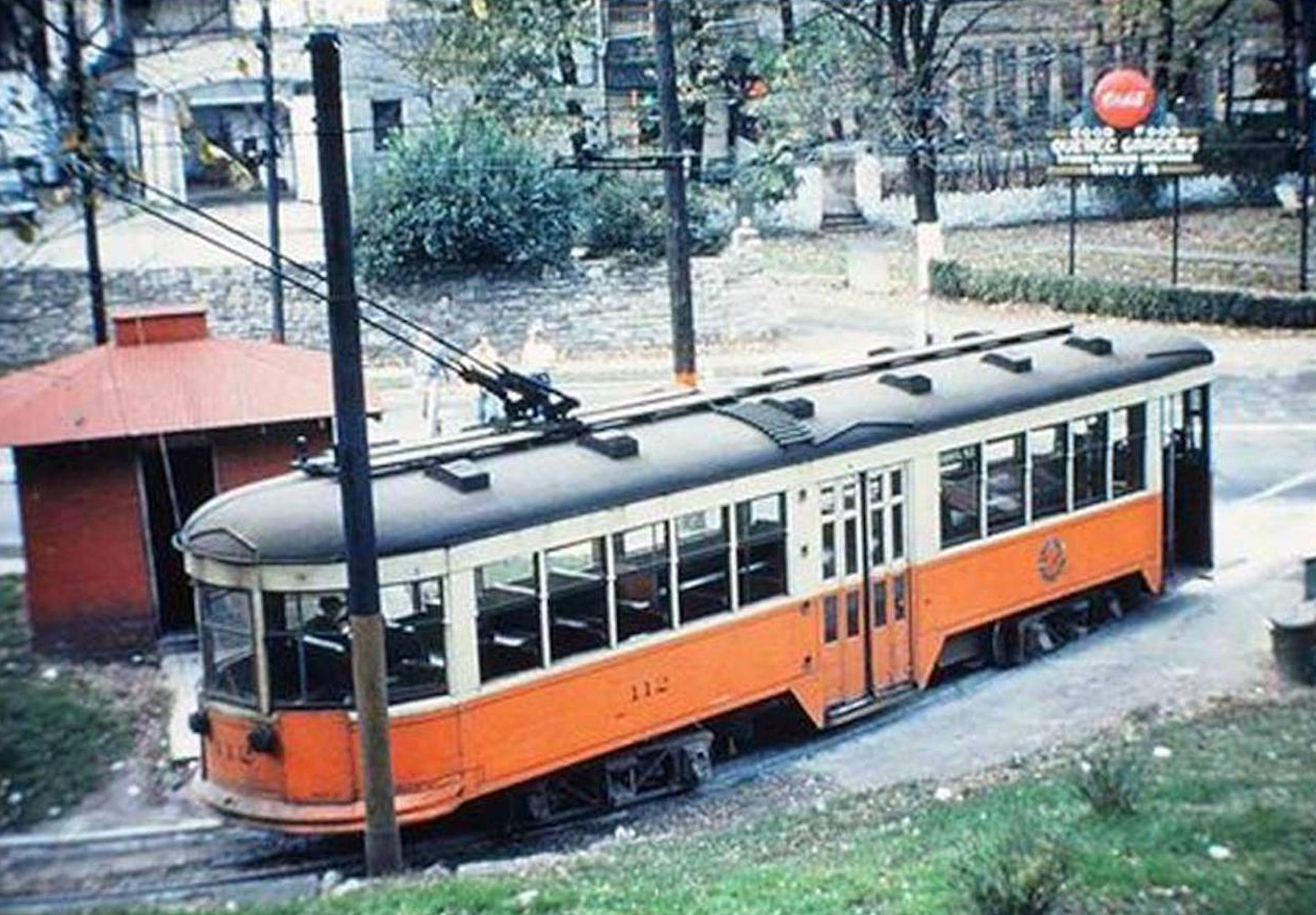 0020_AtQuebecGardens_2291QuebecRd_CincinnatiOHonOctober28_1950_-photobyDaveMcNeil_