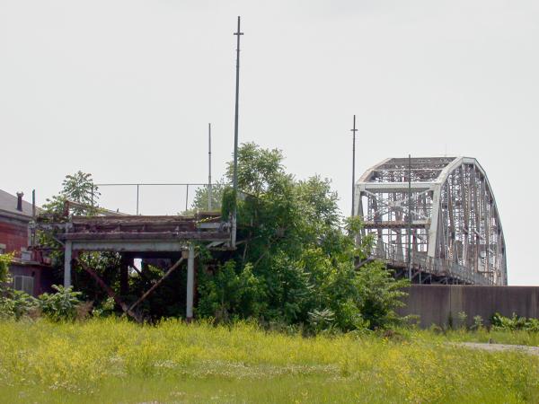 The now demolished Shortway Bridge crossing the Licking River between Covington and Newport