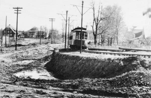 Historic photo of a streetcar on Ft. Thomas Avenue at Grand Avenue