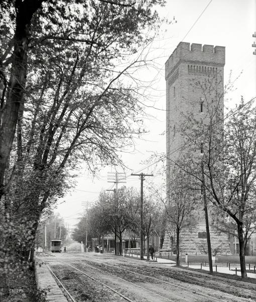 Historic photo of Ft. Thomas Avenue at the entrance to the original fort, today's Tower Park
