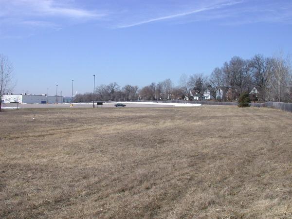 Subway right-of-way behind Showcase Cinemas in Bond Hill
